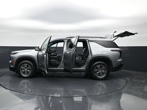 Used 2025 Chevrolet Traverse LT AWD/4WD image 51