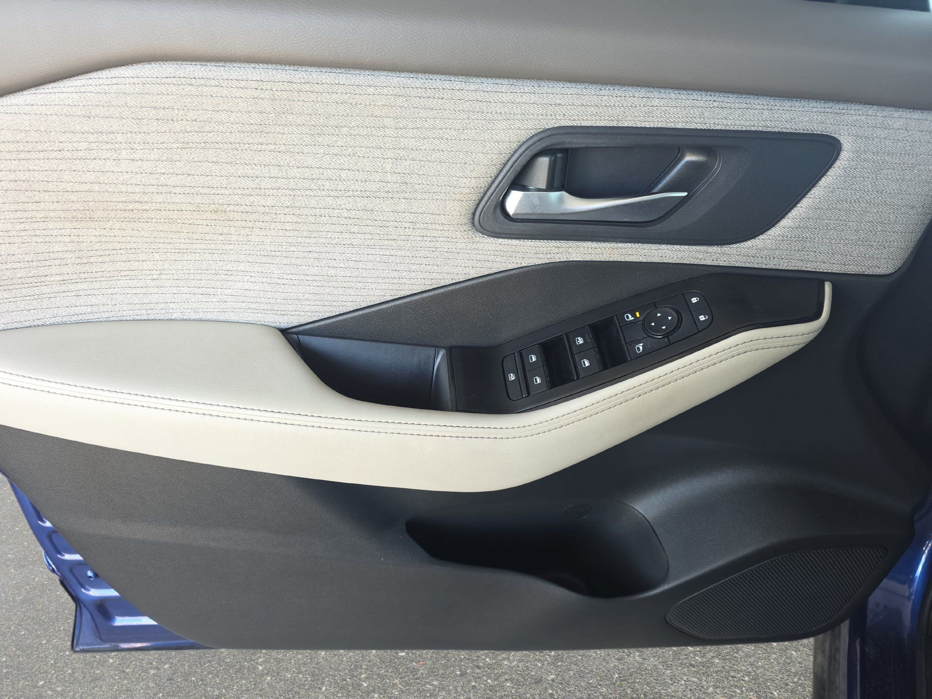 Used 2023 Nissan Rogue SV FWD image 25