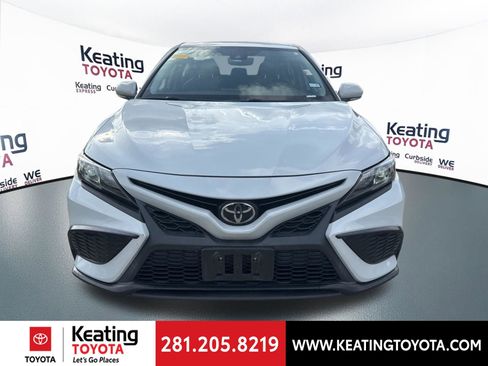 Used 2023 Toyota Camry SE image 2
