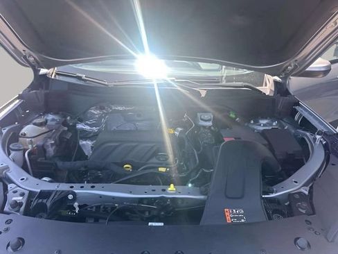 Used 2025 Chevrolet Trax LT FWD image 17