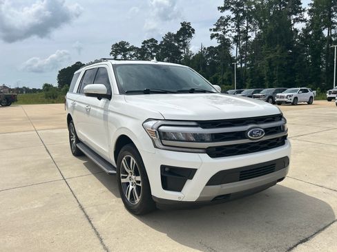 Used 2022 Ford Expedition XLT AWD/4WD image 2