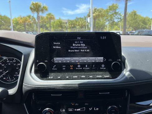 Used 2023 Nissan Rogue SL w/ SL Premium Package FWD image 23