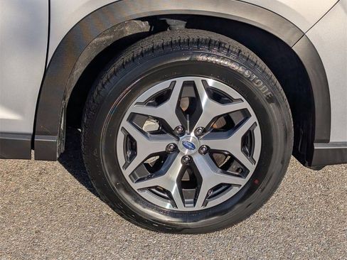Used 2023 Subaru Forester Premium image 9