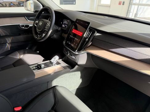 New 2026 Volvo XC90 B5 Plus w/ Protection Package Premier AWD/4WD image 20