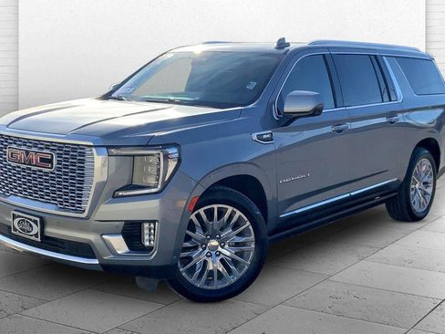 Used 2023 GMC Yukon XL Denali w/ Advanced Technology Package image 12
