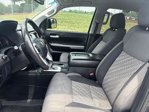 Used 2020 Toyota Tundra SR5 w/ SR5 Convenience Package AWD/4WD image 15