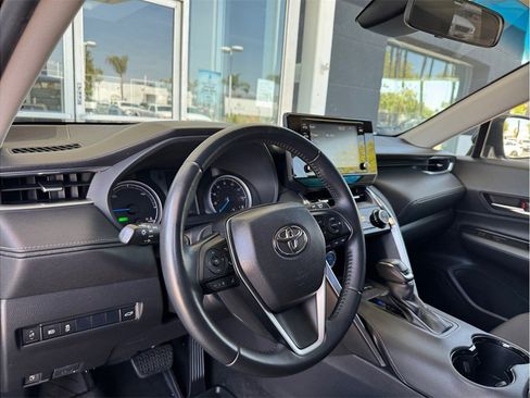 Used 2021 Toyota Venza LE w/ Carpet Mat Package (TMS) AWD/4WD image 23