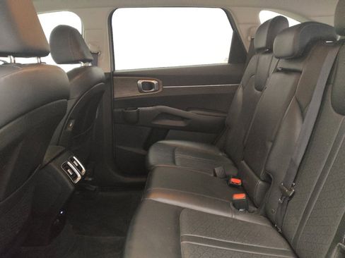Used 2023 Kia Sorento S image 18