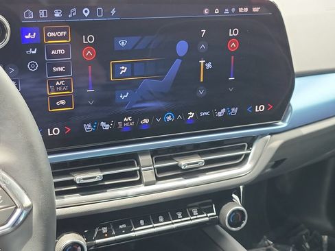 Used 2025 Chevrolet Equinox EV LT w/ Convenience Package II FWD image 24