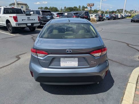 Used 2025 Toyota Corolla LE FWD image 6