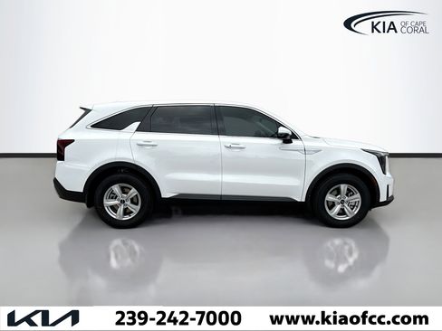 New 2026 Kia Sorento LX FWD image 7
