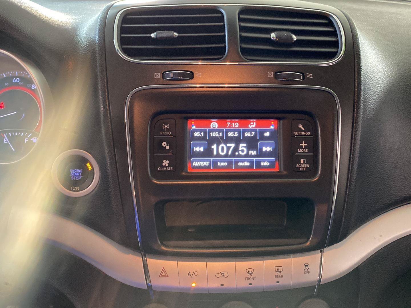 Used 2018 Dodge Journey SE w/ Connectivity Group FWD image 18