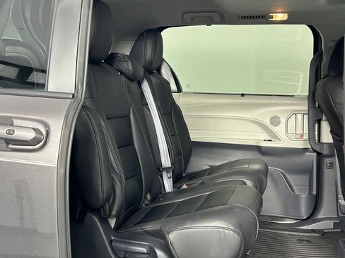 Used 2024 Toyota Sienna LE w/ LE Plus Package AWD/4WD image 12