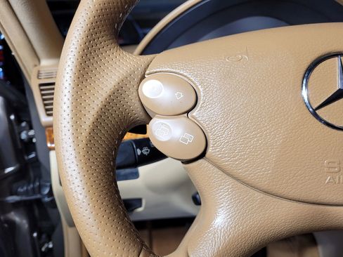 Used 2009 Mercedes-Benz E 350 E 350 Sedan 4D image 25