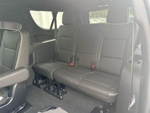 New 2025 Chevrolet Suburban Premier image 30