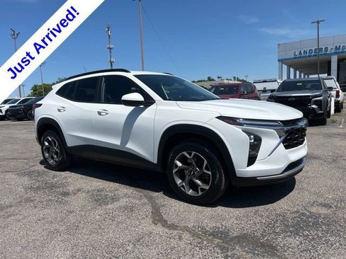 Used 2024 Chevrolet Trax LT w/ Driver Confidence Package FWD image 1