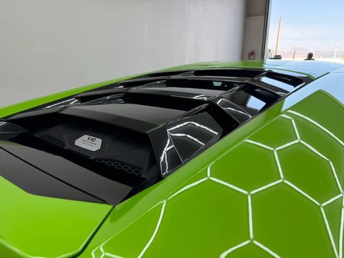 Used 2022 Lamborghini Huracan EVO RWD image 10