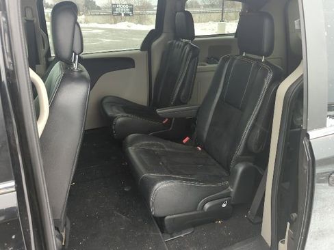 Used 2017 Dodge Grand Caravan SXT image 5