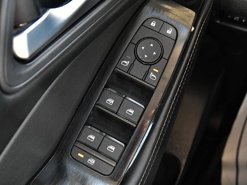 Used 2025 Nissan Rogue SV AWD/4WD image 32