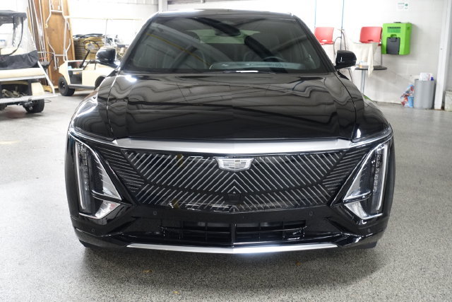 Used 2024 Cadillac Lyriq Tech AWD/4WD image 2