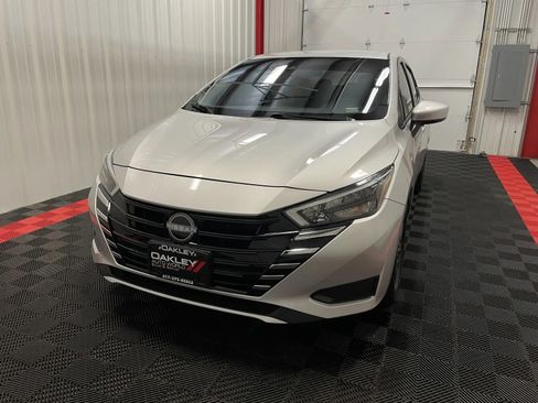 Used 2025 Nissan Versa SV w/ Trunk Package FWD image 9