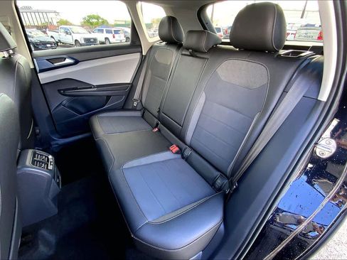 Used 2024 Volkswagen Taos SE w/ Black Wheel Package FWD image 21