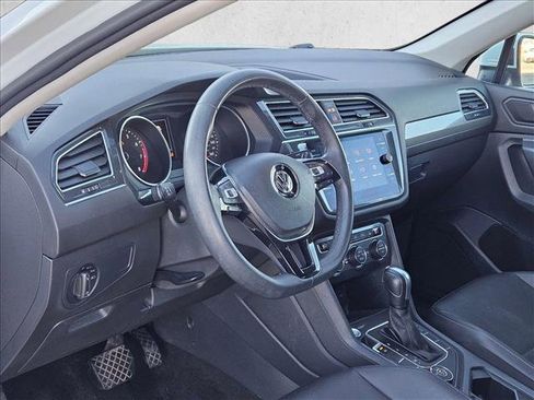Used 2020 Volkswagen Tiguan SE image 10