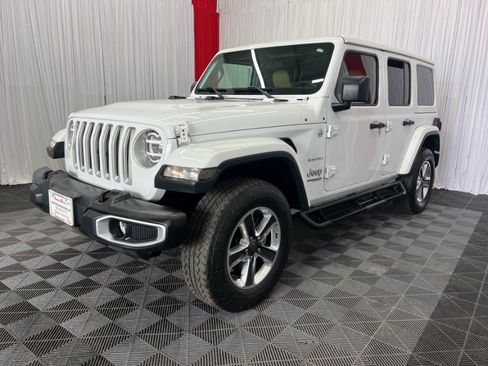 Used 2019 Jeep Wrangler Unlimited Sahara w/ Safety Group AWD/4WD image 4