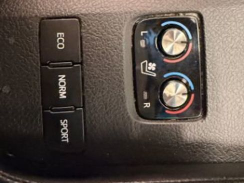 Used 2014 Toyota Avalon Limited FWD image 40