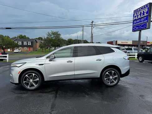 Used 2022 Buick Enclave Essence w/ Experience Buick Package FWD image 2