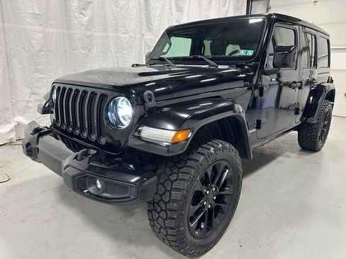 Used 2021 Jeep Wrangler Unlimited Sahara AWD/4WD image 3