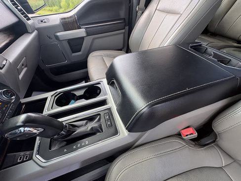 Used 2019 Ford F150 Lariat w/ Equipment Group 502A Luxury AWD/4WD image 33
