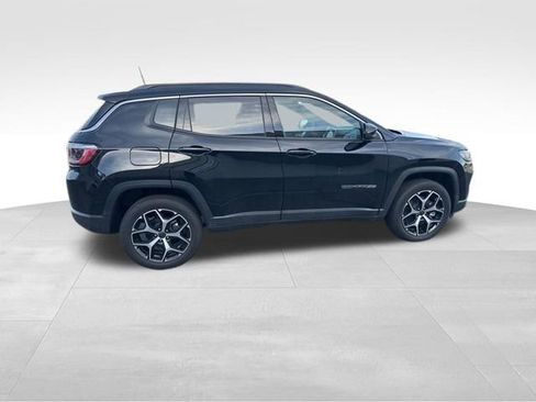 Used 2026 Jeep Compass Limited AWD/4WD image 8