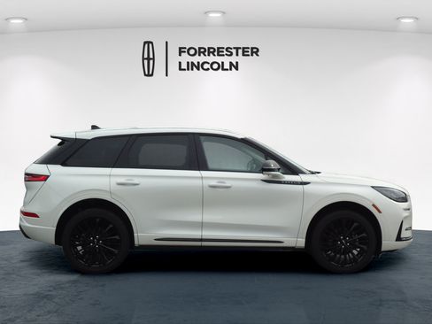 Used 2023 Lincoln Corsair AWD w/ Equipment Group 101A image 2