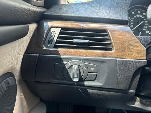 Used 2013 BMW 335i Convertible image 18