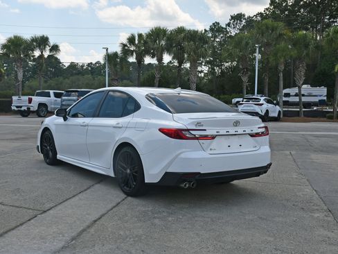 Used 2025 Toyota Camry SE FWD image 4