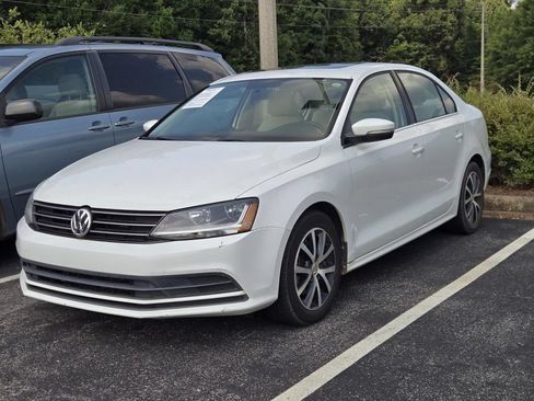 Used 2017 Volkswagen Jetta SE FWD image 3
