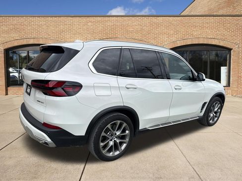 Used 2025 BMW X5 xDrive40i AWD/4WD image 3