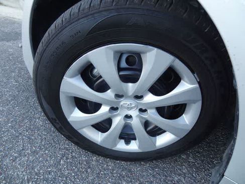 Used 2024 Toyota Corolla LE FWD image 30
