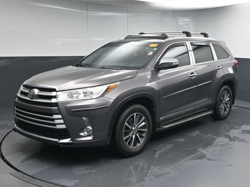 Used 2019 Toyota Highlander XLE image 4