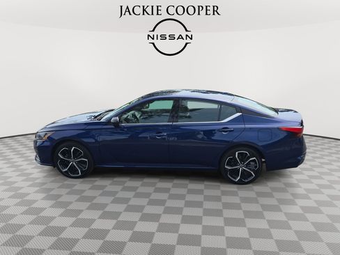 Used 2024 Nissan Altima 2.5 SR FWD image 8