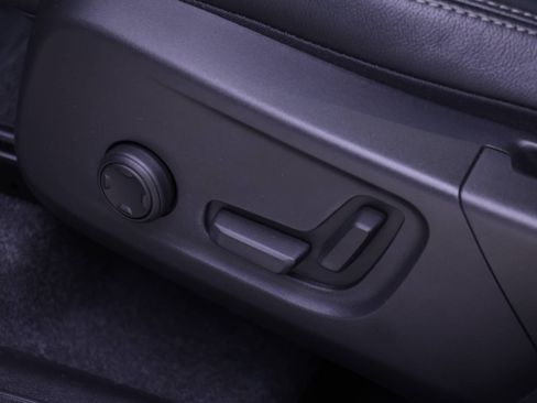 Certified 2024 Volvo XC40 B5 Plus w/ Protection Package Premier image 20