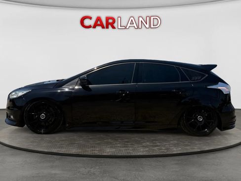 Used 2017 Ford Focus ST w/ Equipment Group 401A FWD image 2