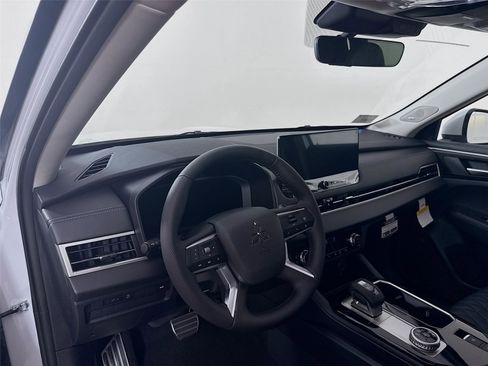 New 2026 Mitsubishi Outlander SEL image 9