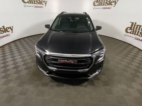 Used 2023 GMC Terrain SLE w/ Driver Convenience Package image 3