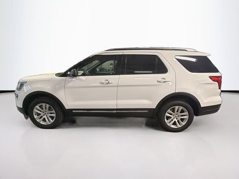 Used 2019 Ford Explorer XLT image 4
