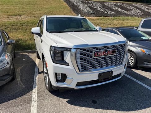 Used 2021 GMC Yukon Denali w/ Denali Premium Package AWD/4WD image 7