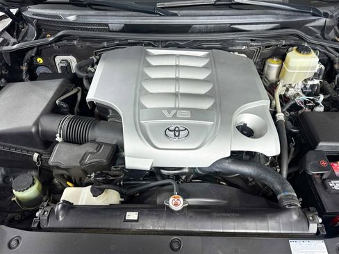 Used 2017 Toyota Land Cruiser image 41