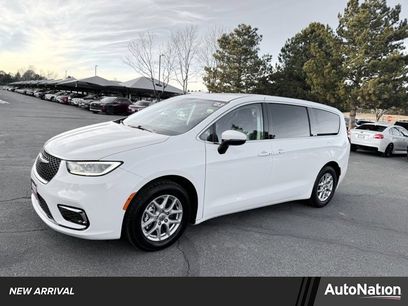 Used 2023 Chrysler Pacifica Touring-L