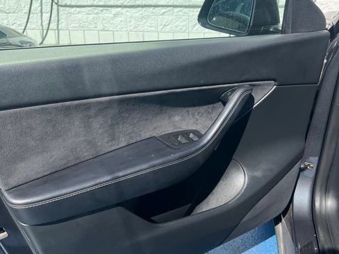 Used 2021 Tesla Model Y Long Range AWD/4WD image 10